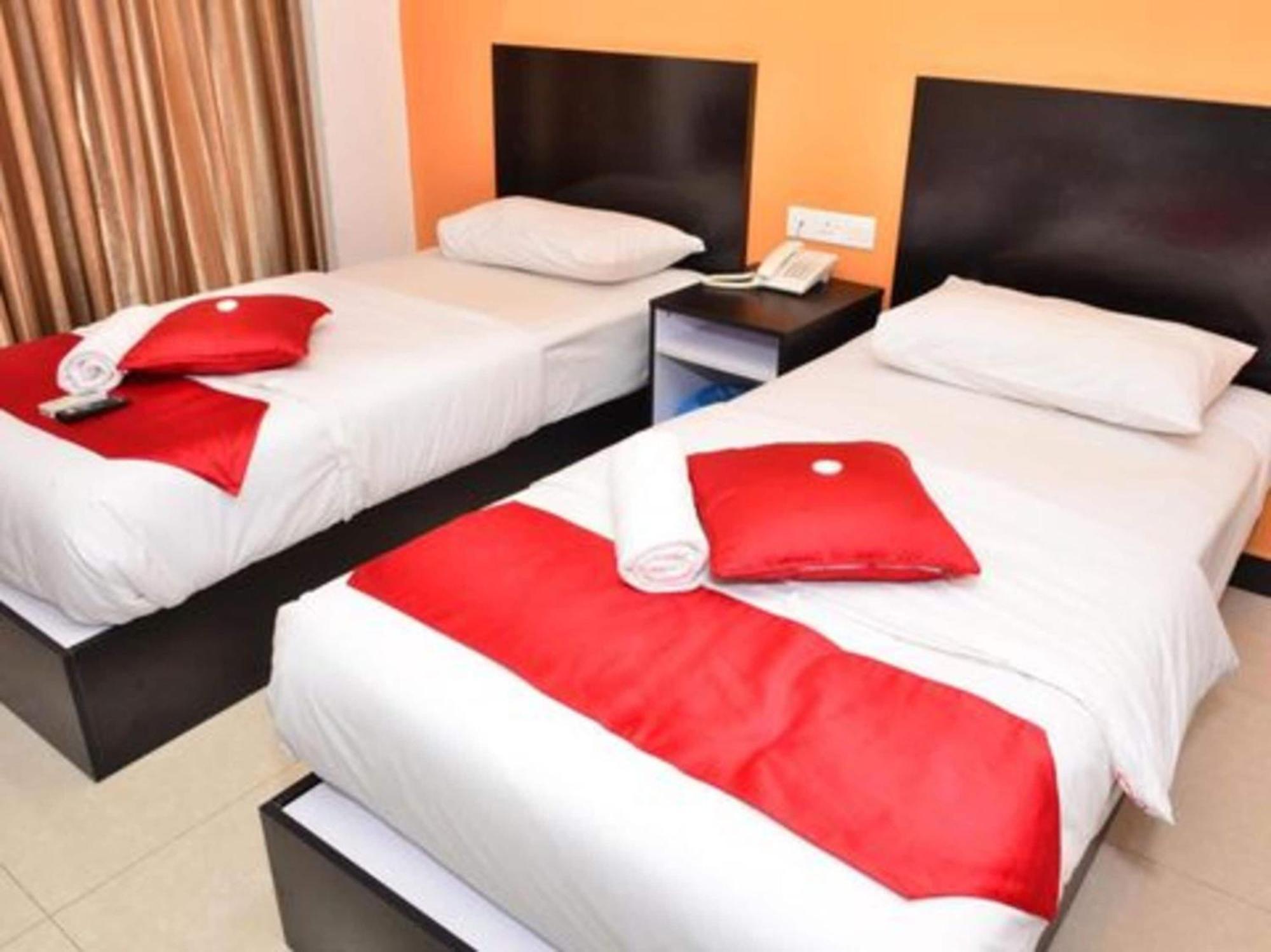 Oyo 91087 Hotel Dspark Port Klang Bagian luar foto