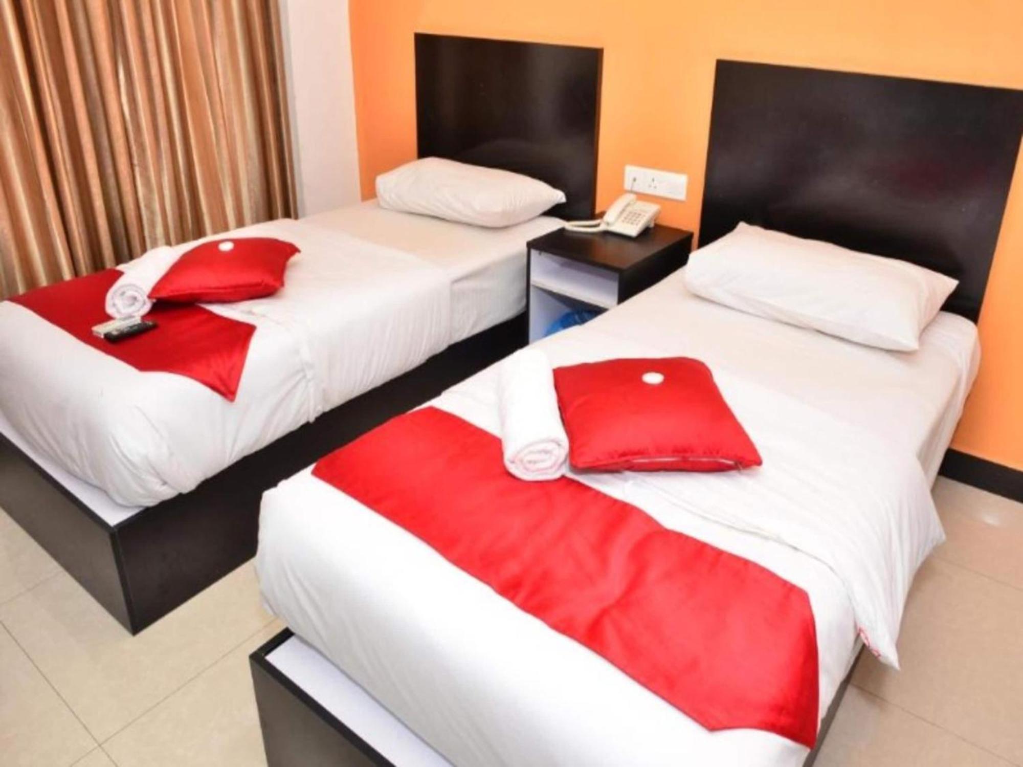 Oyo 91087 Hotel Dspark Port Klang Bagian luar foto
