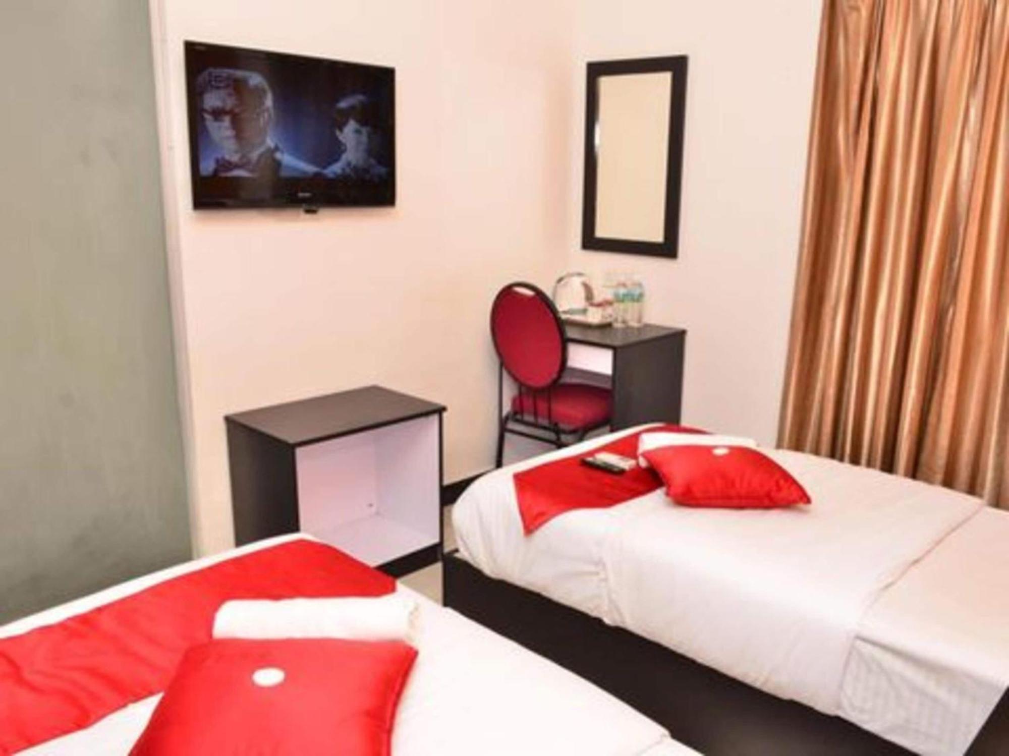 Oyo 91087 Hotel Dspark Port Klang Bagian luar foto