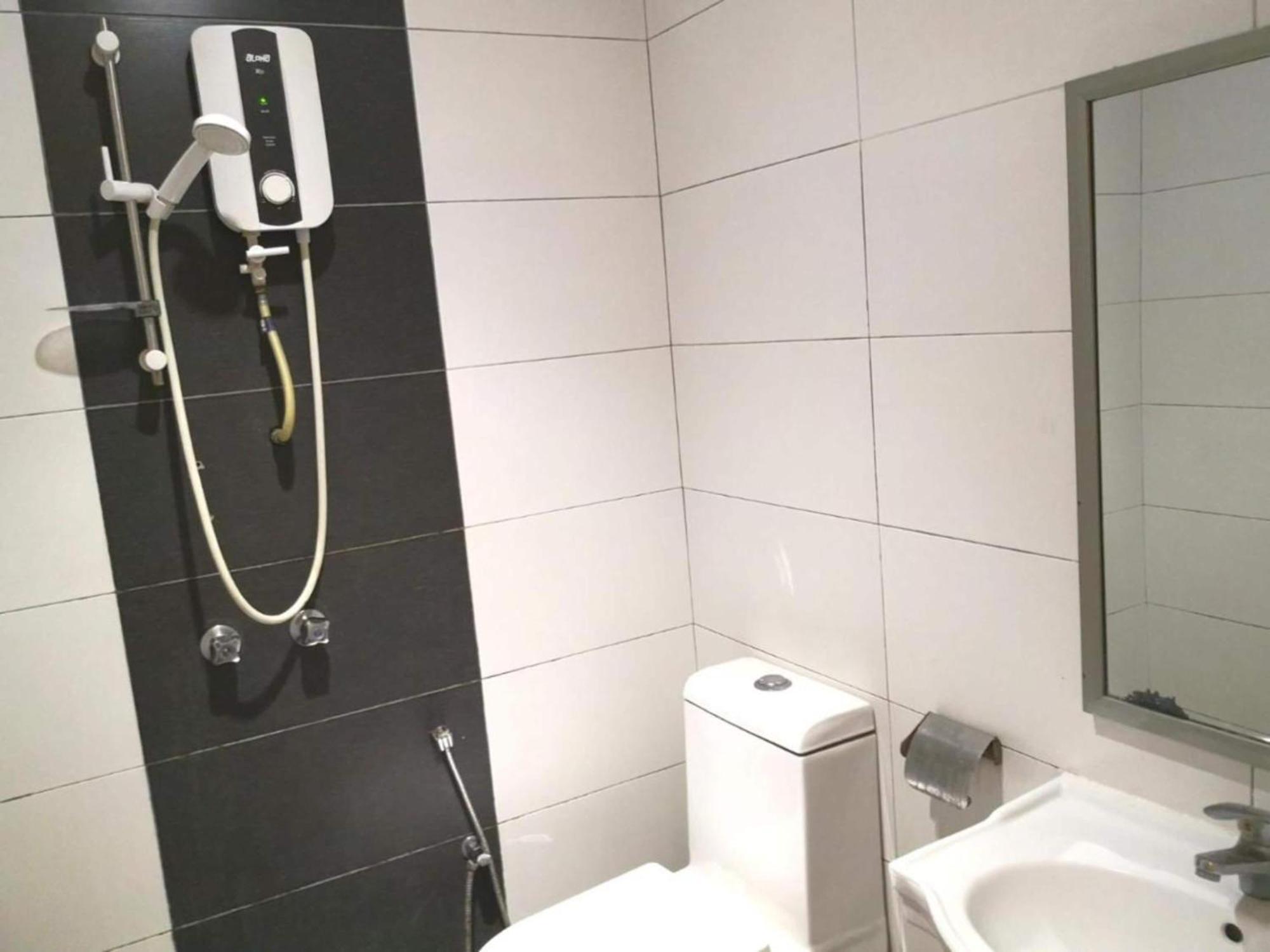 Oyo 91087 Hotel Dspark Port Klang Bagian luar foto