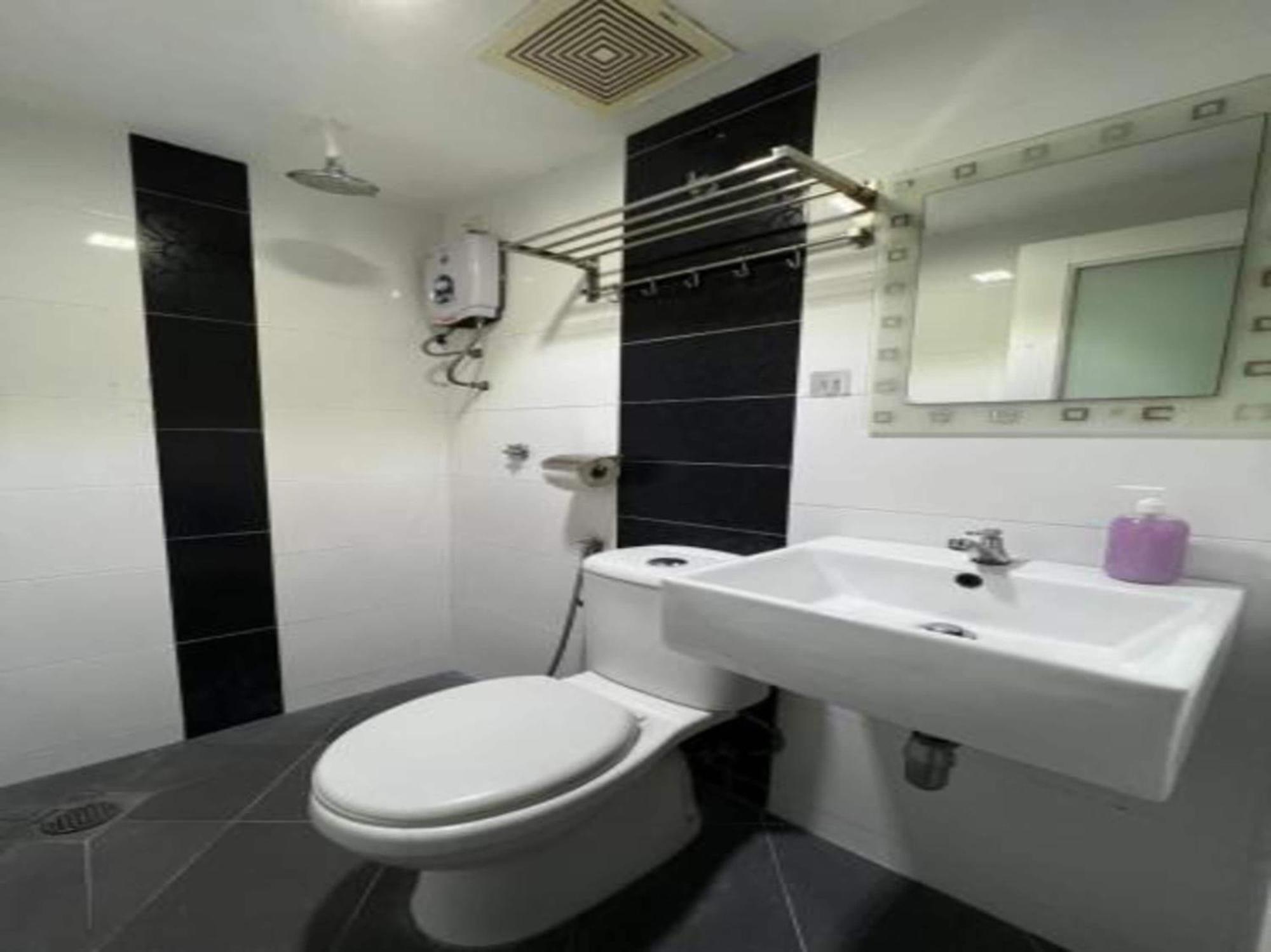 Oyo 91087 Hotel Dspark Port Klang Bagian luar foto