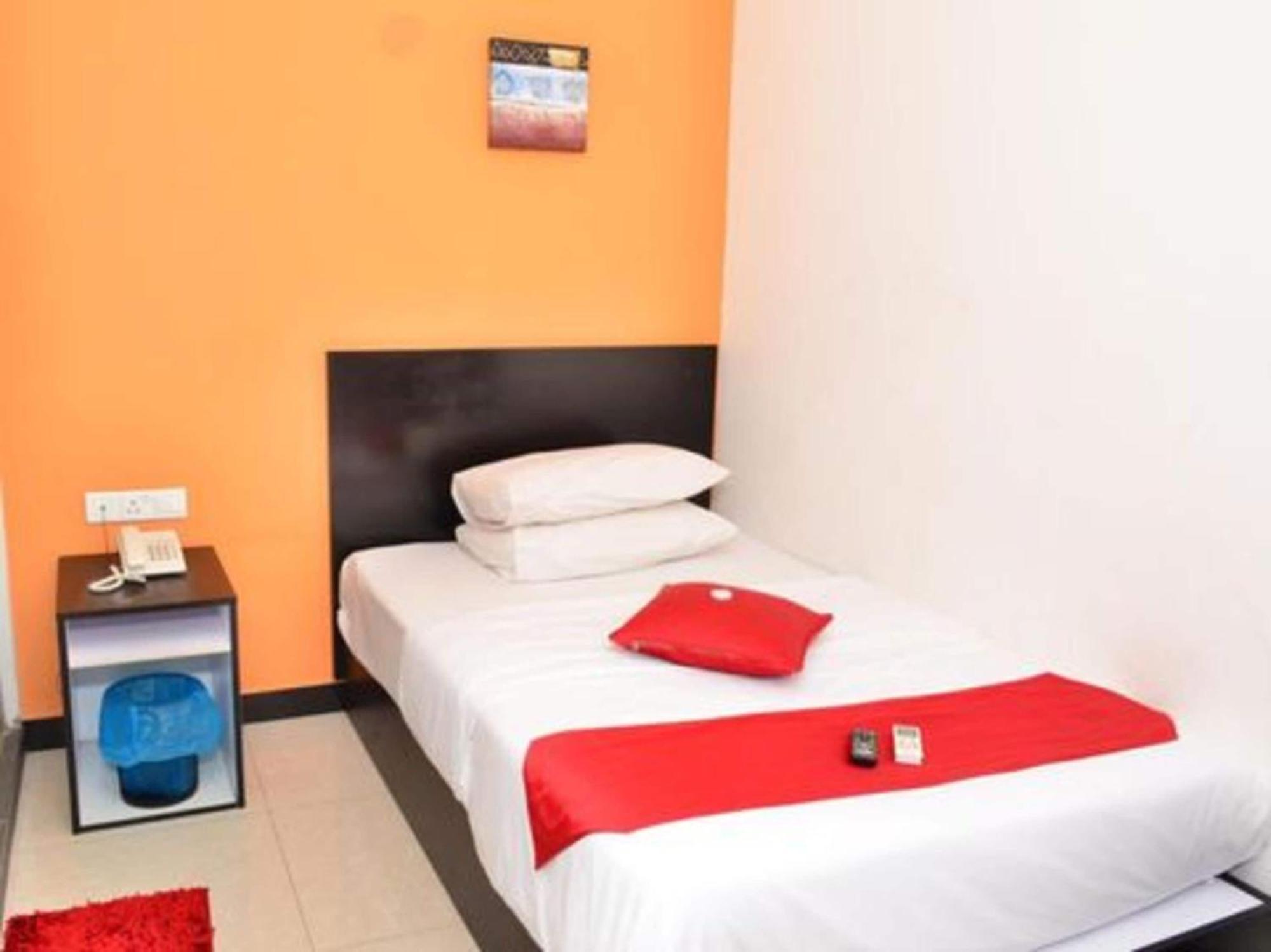 Oyo 91087 Hotel Dspark Port Klang Bagian luar foto
