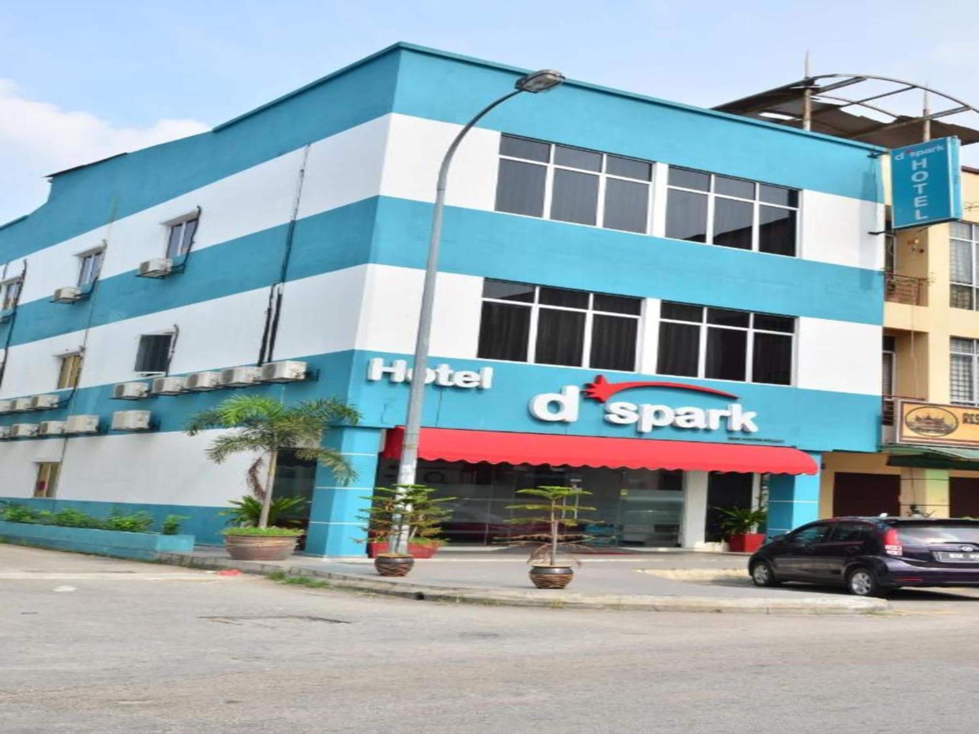 Oyo 91087 Hotel Dspark Port Klang Bagian luar foto
