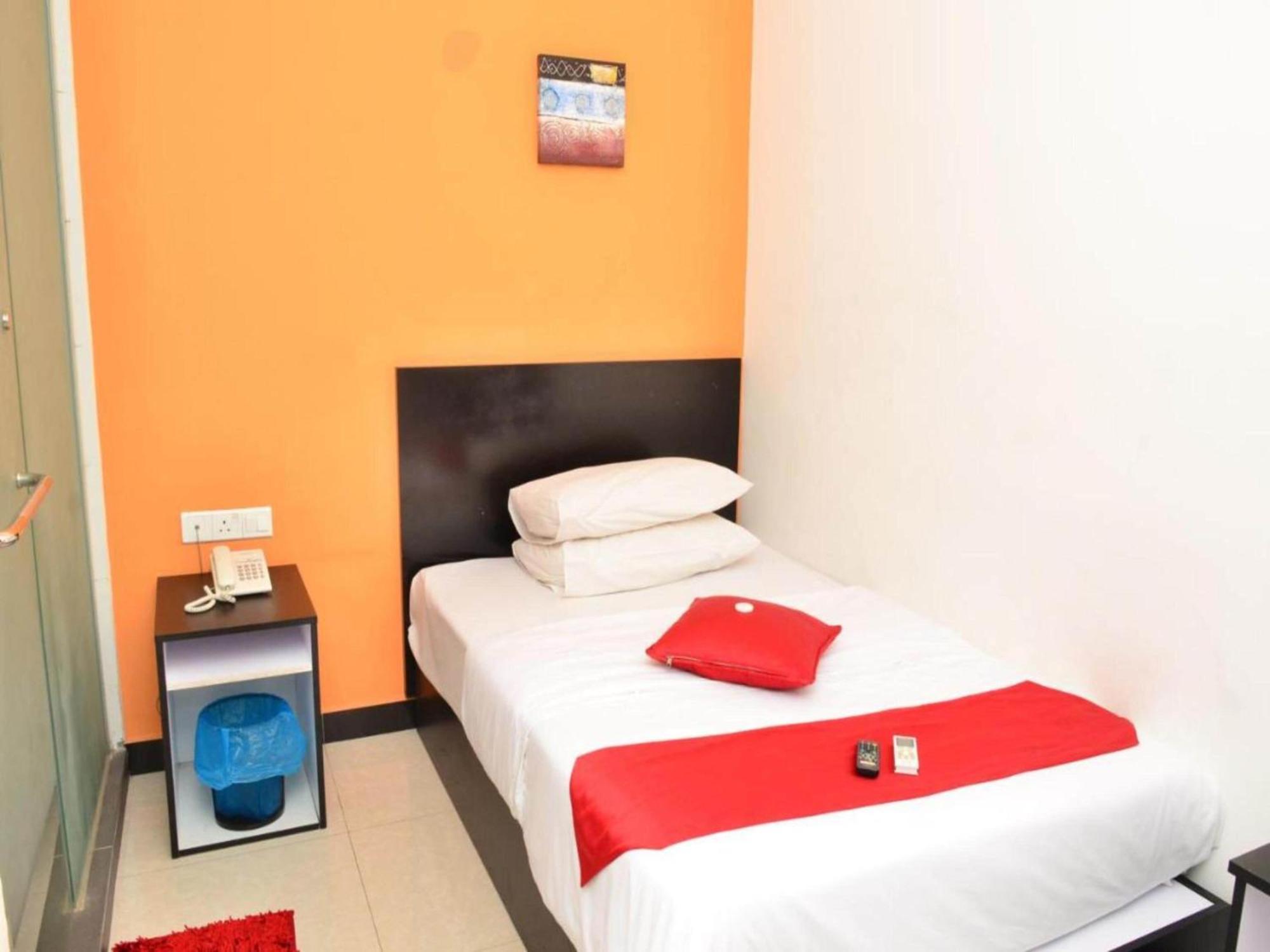 Oyo 91087 Hotel Dspark Port Klang Bagian luar foto