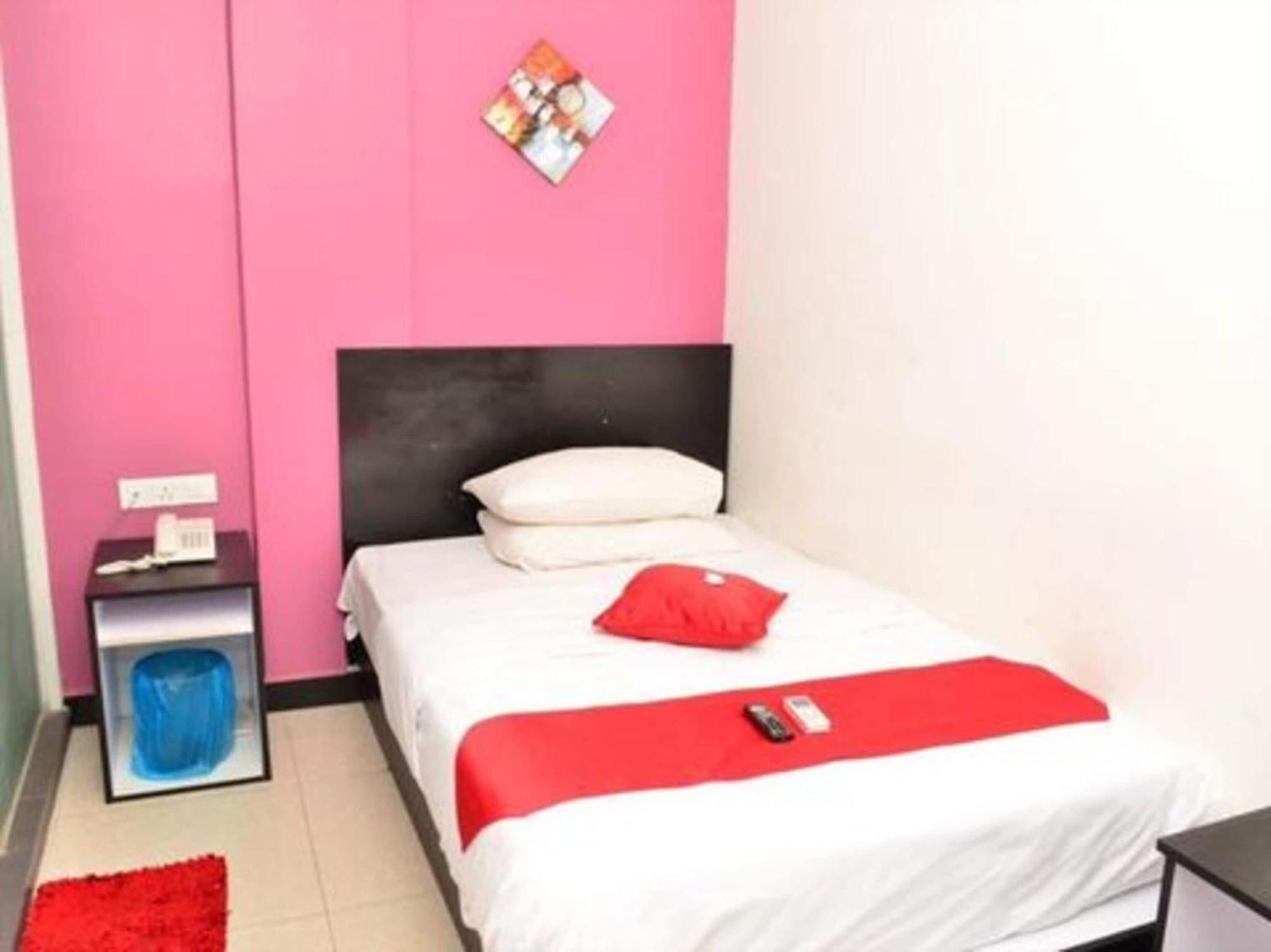 Oyo 91087 Hotel Dspark Port Klang Bagian luar foto